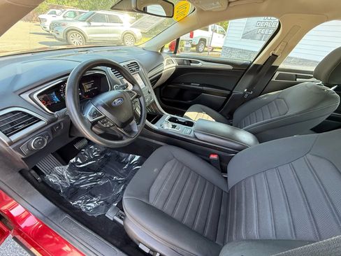 Used 2020 Ford Fusion SE image 24