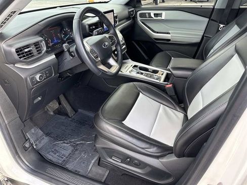 Used 2022 Ford Explorer XLT w/ Equipment Group 202A AWD/4WD image 13