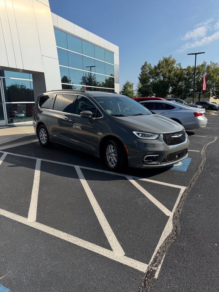 Used 2022 Chrysler Pacifica Touring-L FWD image 7
