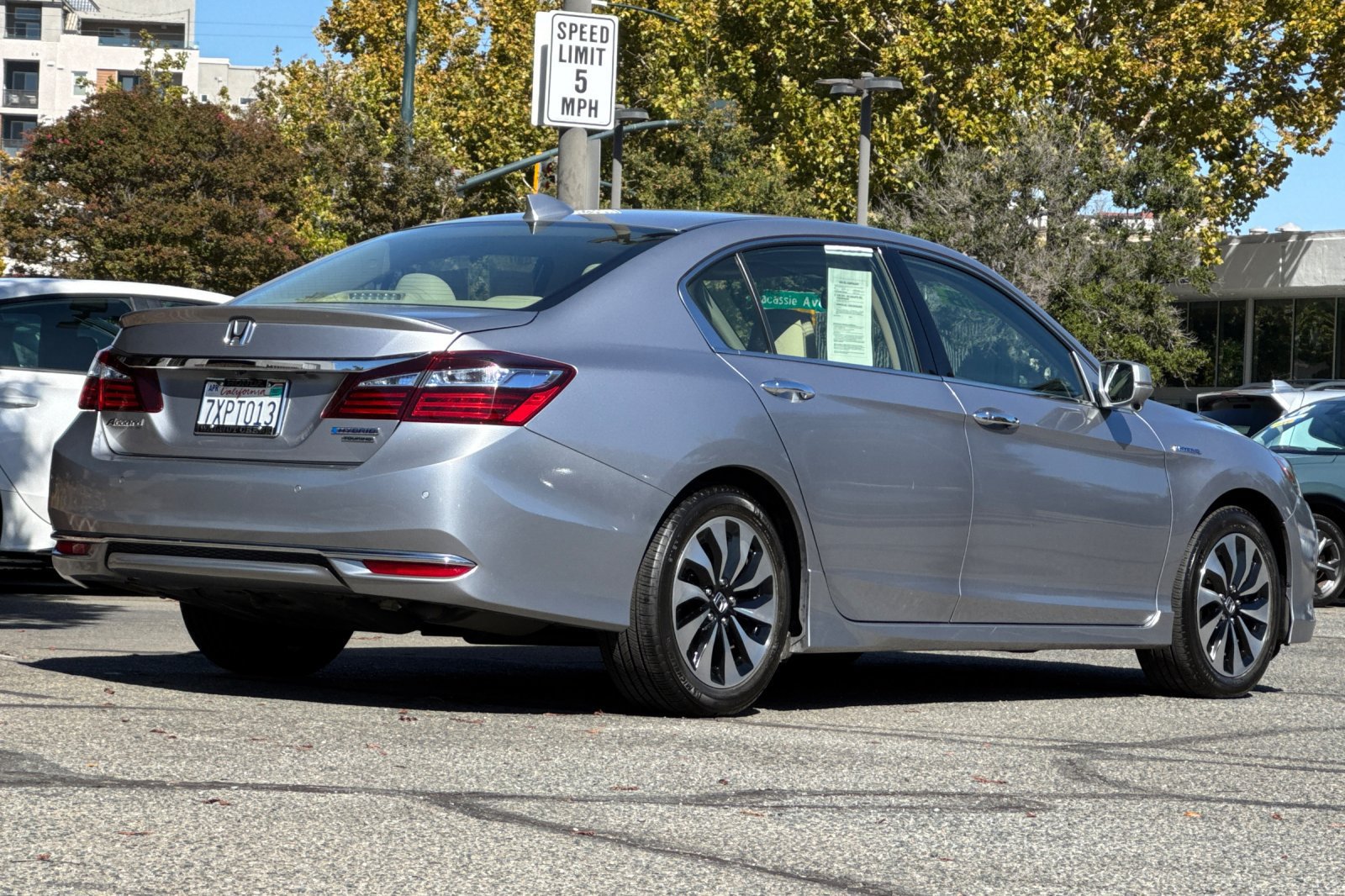 Used 2017 Honda Accord Touring image 4