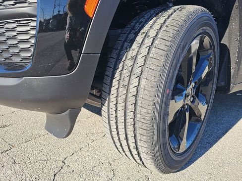 New 2025 Jeep Grand Cherokee Altitude AWD/4WD image 18