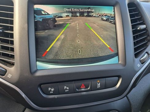 Used 2023 Jeep Cherokee Altitude Lux image 11