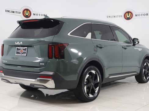 Used 2025 Kia Sorento EX image 3