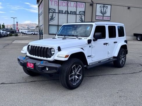 Used 2024 Jeep Wrangler Unlimited w/ Convenience Group AWD/4WD image 13