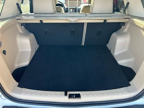 Used 2014 Land Rover LR2 HSE image 17