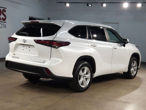 Certified 2025 Toyota Highlander LE FWD image 7