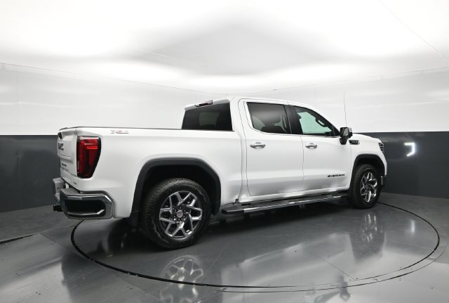 Used 2023 GMC Sierra 1500 SLT w/ SLT Premium Package AWD/4WD image 7