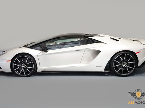 Used 2019 Lamborghini Aventador S image 6