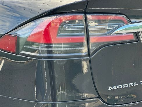 Used 2018 Tesla Model X 100D image 12