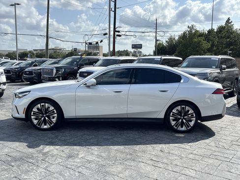 Used 2024 BMW 530i w/ Executive Package RWD image 6