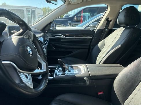 Used 2019 BMW 740i image 6