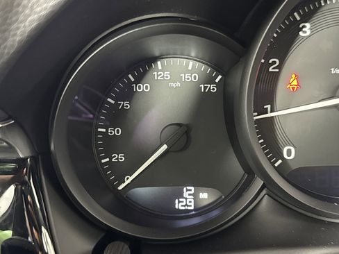 Certified 2025 Porsche Macan image 20