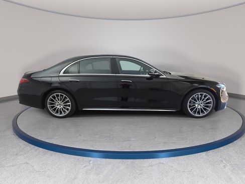 Certified 2025 Mercedes-Benz S 580 4MATIC Sedan image 4