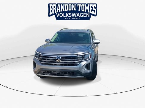 Certified 2026 Volkswagen Atlas SE FWD image 4