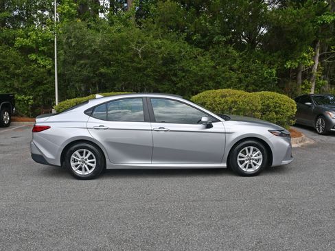 Certified 2025 Toyota Camry LE FWD image 5