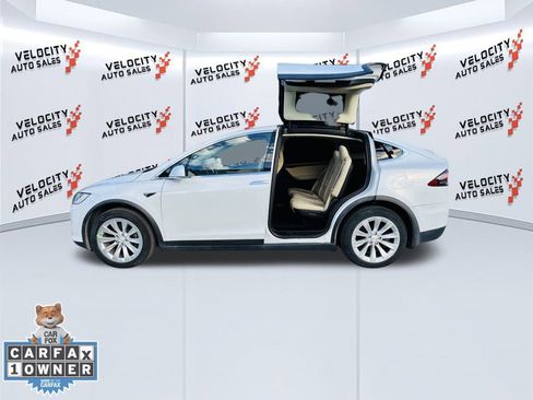 Used 2017 Tesla Model X 75D image 11
