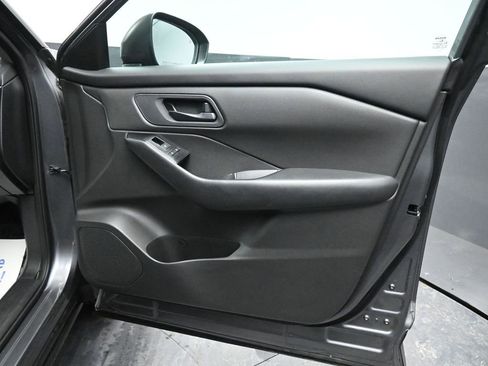 Used 2024 Nissan Rogue S image 19