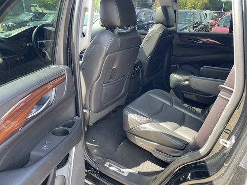 Used 2015 Cadillac Escalade Luxury AWD/4WD image 21