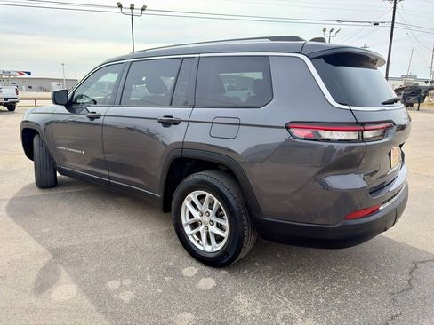 Used 2023 Jeep Grand Cherokee L Laredo image 3