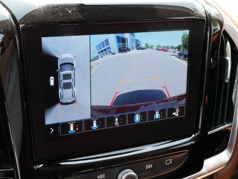 Used 2021 Chevrolet Traverse High Country AWD/4WD image 32