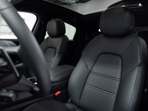 Certified 2026 Porsche Cayenne S AWD/4WD image 5