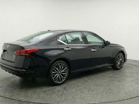 Used 2025 Nissan Altima 2.5 SV image 9