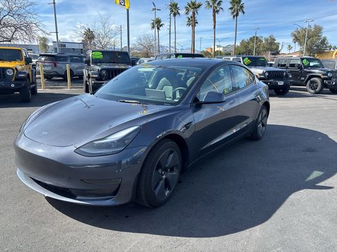 Used 2023 Tesla Model 3 Standard Range image 2