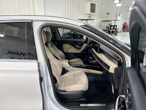 New 2026 Lincoln Corsair Premiere FWD image 28