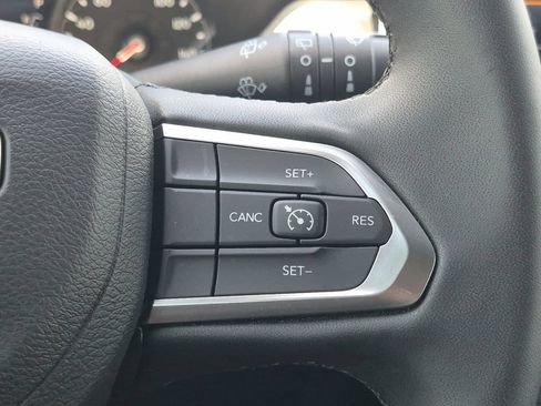 Used 2025 Jeep Compass Latitude AWD/4WD image 25