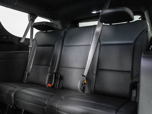 Used 2022 Chevrolet Suburban LT w/ Luxury Package AWD/4WD image 39