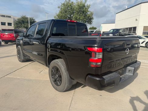 Used 2022 Nissan Frontier SV w/ Technology Package RWD image 3
