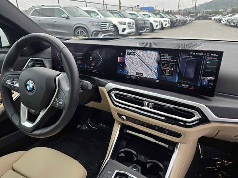 Used 2023 BMW 330i Sedan w/ Premium Package image 10