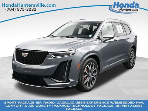 Used 2022 Cadillac XT6 Sport w/ Technology Package AWD/4WD image 3