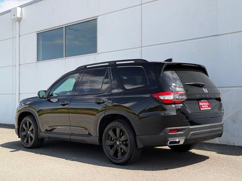 Used 2025 Honda Pilot Black Edition image 5
