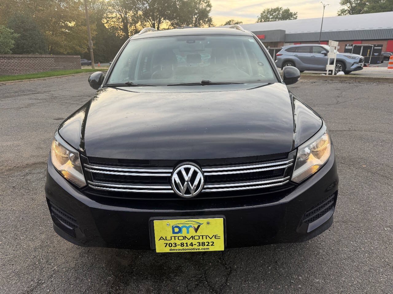 Used 2017 Volkswagen Tiguan Wolfsburg Edition AWD/4WD image 3