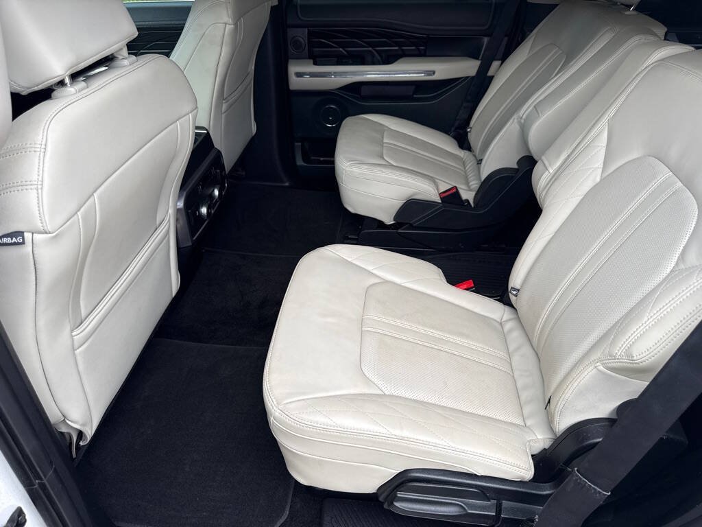 Used 2018 Ford Expedition Platinum RWD image 12