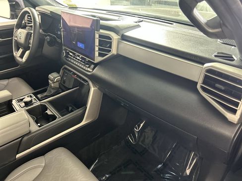 Used 2025 Toyota Tundra Limited AWD/4WD image 27