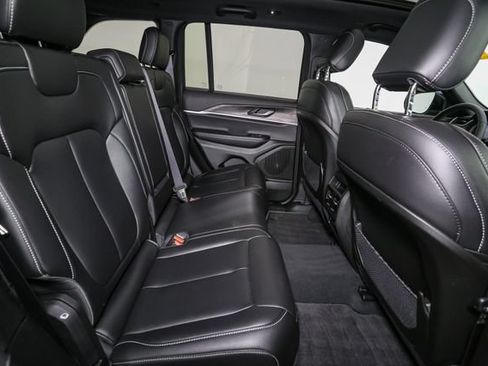 Used 2025 Jeep Grand Cherokee Limited AWD/4WD image 21