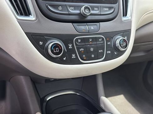 Used 2023 Chevrolet Malibu LT FWD image 30