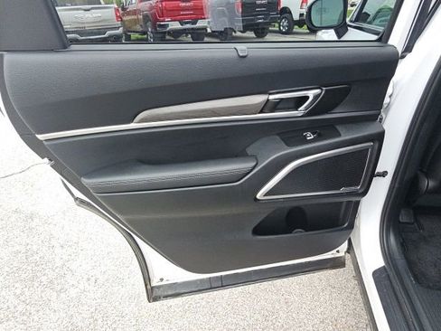 Used 2025 Kia Telluride AWD image 16