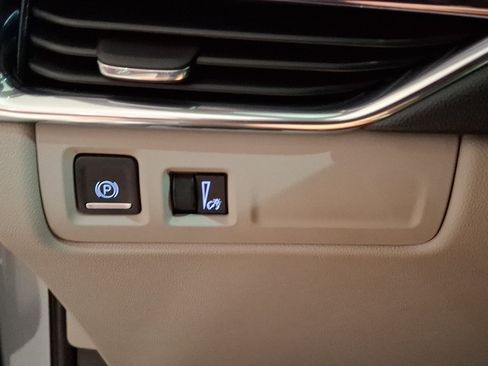 Certified 2023 Cadillac XT4 Luxury w/ Cold Weather Package FWD image 28