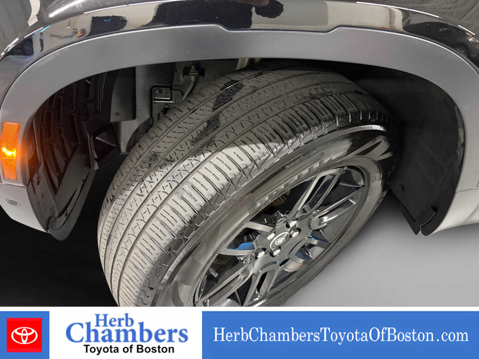Used 2025 Land Rover Defender 110 S AWD/4WD image 9