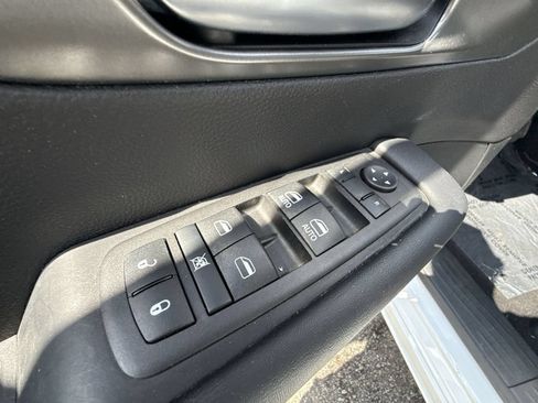 Used 2025 Chrysler Voyager LX FWD image 19