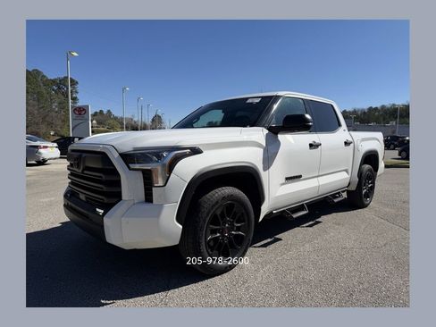 Used 2022 Toyota Tundra SR5 w/ SR5 Convenience Package image 1