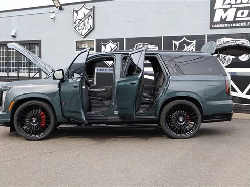 Used 2026 Cadillac Escalade V w/ LPO, ONYX Package AWD/4WD image 36