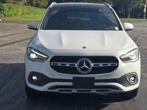 Used 2021 Mercedes-Benz GLA 250 4MATIC w/ Premium Package image 11