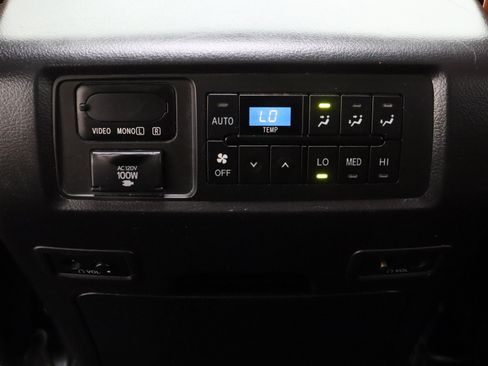 Used 2019 Toyota Sequoia Platinum image 32