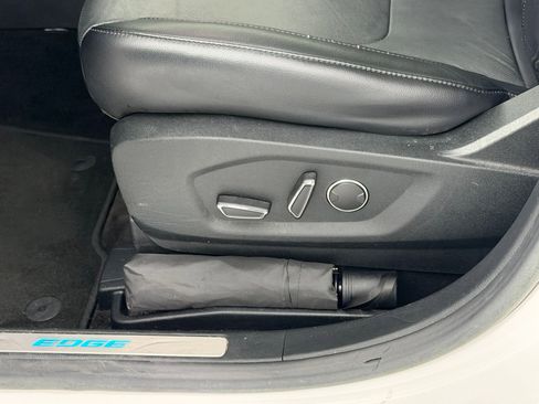 Used 2018 Ford Edge Titanium w/ Equipment Group 301A image 16