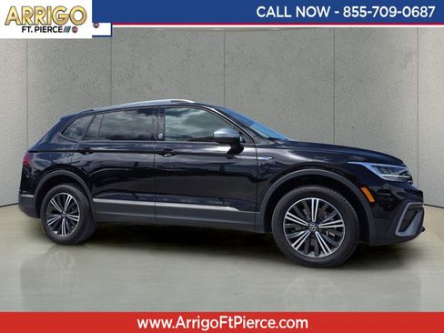 Used 2024 Volkswagen Tiguan SE image 1