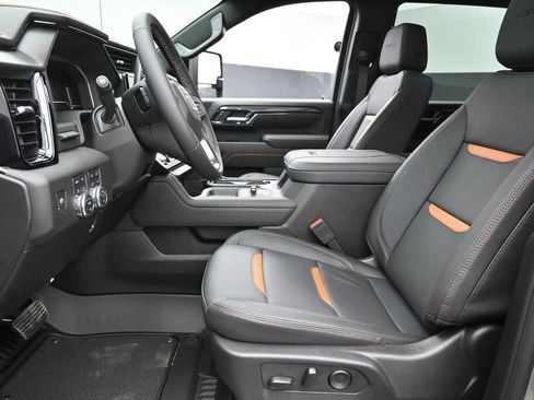 Used 2025 GMC Sierra 2500 AT4 w/ AT4 Premium Plus Package AWD/4WD image 17